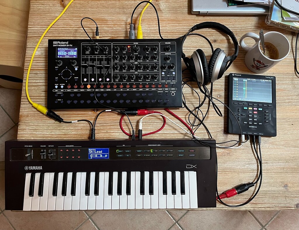 My full setup : SH-4d, Reface DX, Tracker mini - Tracker - Polyend